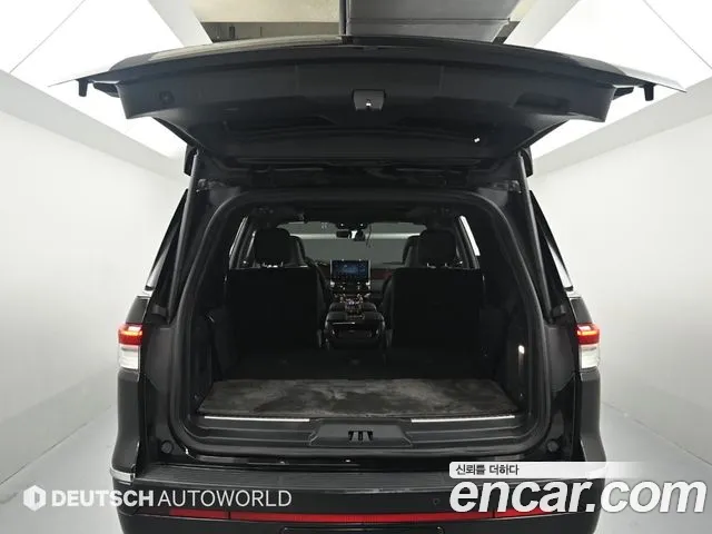 Lincoln Navigator — Фото автомобиля 19