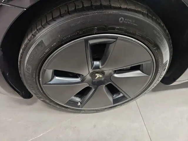Tesla Model 3 — Фото автомобиля 22