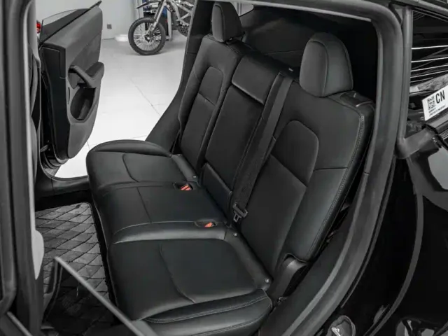Tesla Model Y — Фото автомобиля 21