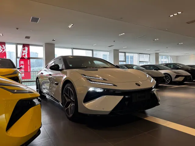 Lotus Emeya — Фото автомобиля 3