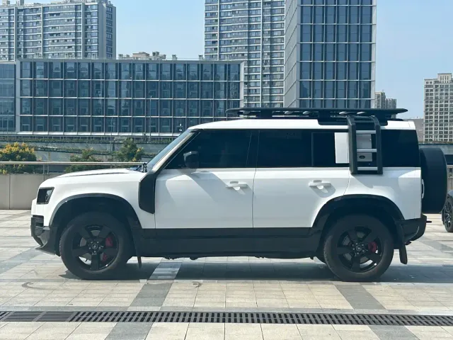 Land Rover Defender — Фото автомобиля 4