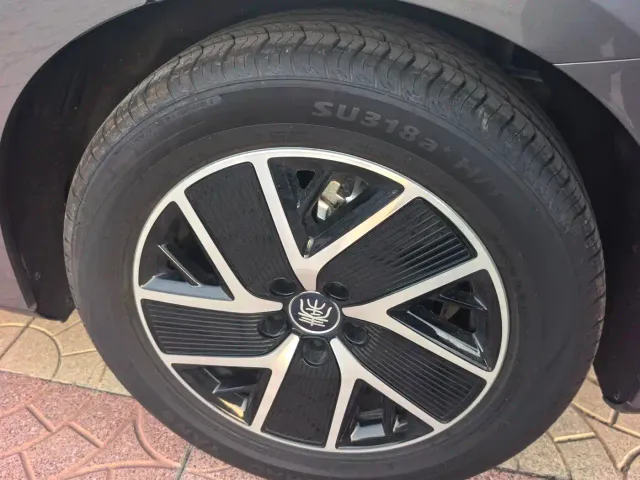 BYD Qin L — Фото автомобиля 13