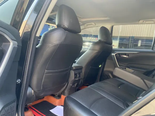 Toyota RAV4 — Фото автомобиля 8