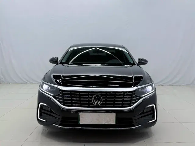 Volkswagen Passat — Фото автомобиля 2