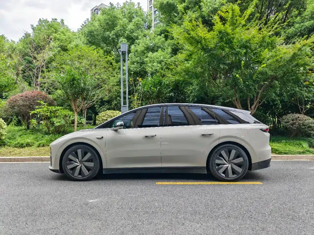 Li Auto i6 — Фото автомобиля 4