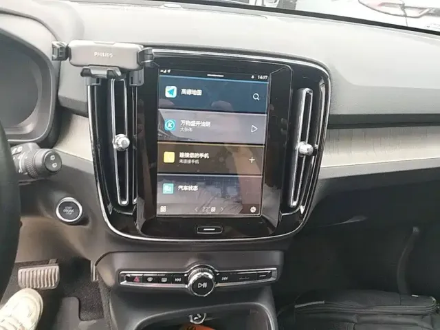 Volvo XC40 — Фото автомобиля 12
