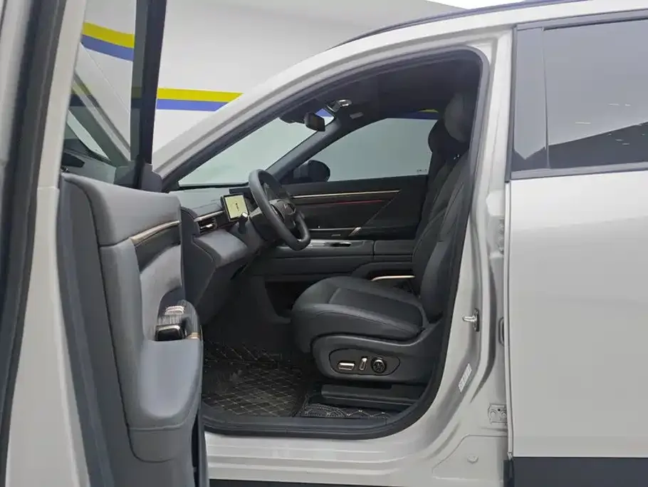 Dongfeng Yipai eπ008 2024 636Max Pure Electric 6-Seater — Фото автомобиля 9