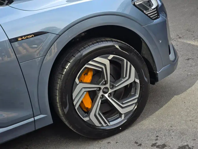 Audi e-tron — Фото автомобиля 8