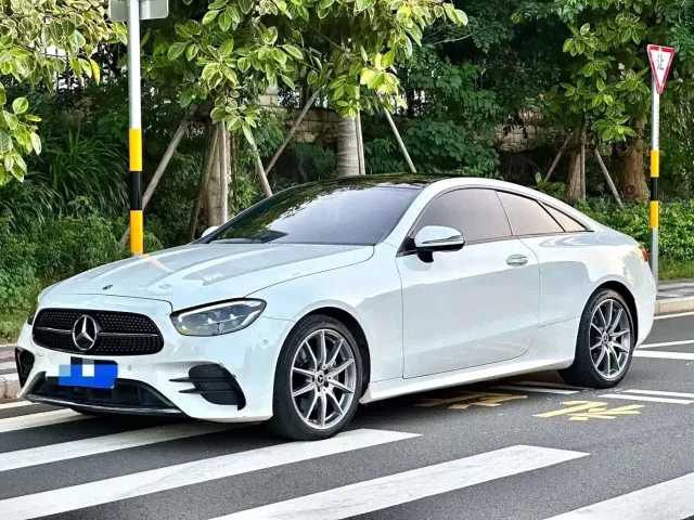 Фотография автомобиля — Mercedes-Benz E-Class