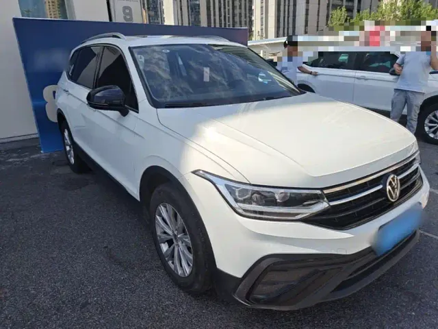Volkswagen Tiguan L — Фото автомобиля 3
