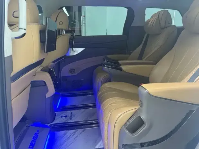 Denza Denza D9 2022 DM-i 970 AWD Flagship — Фото автомобиля 2