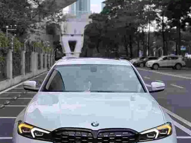 Фотография автомобиля — BMW 3 Series