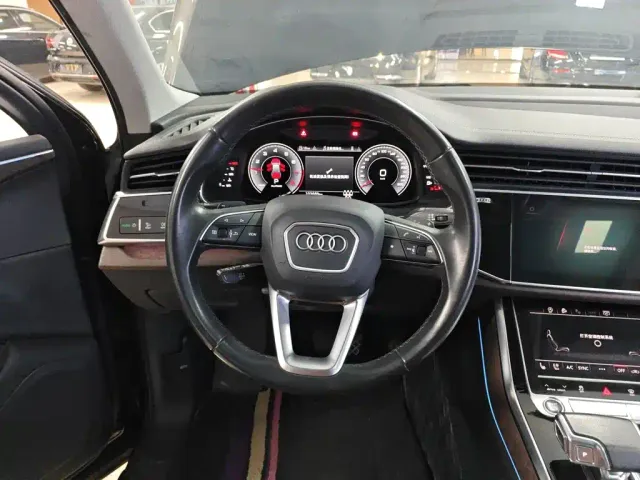 Audi Q7 — Фото автомобиля 6
