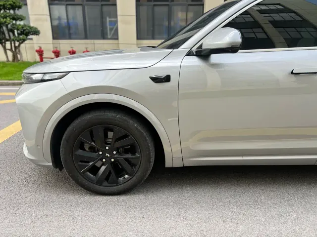 Li Auto L7 — Фото автомобиля 5