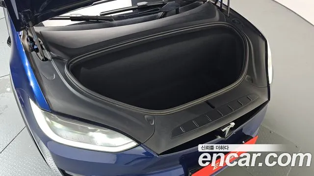 Tesla Model X — Фото автомобиля 5