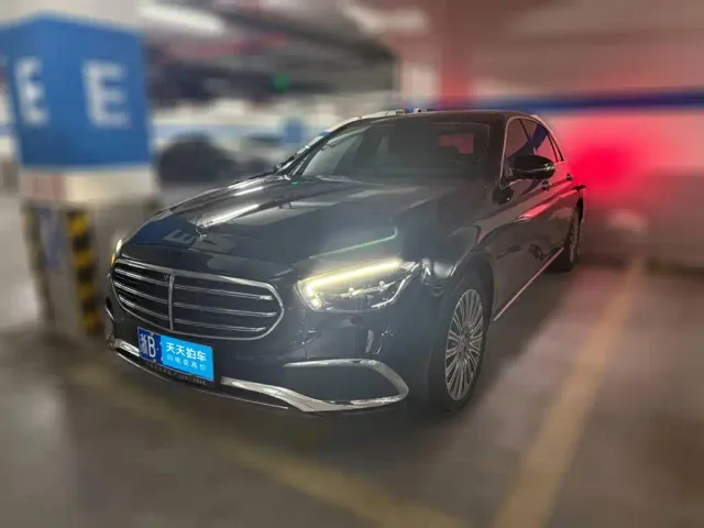 Фотография автомобиля — Mercedes-Benz E-Class