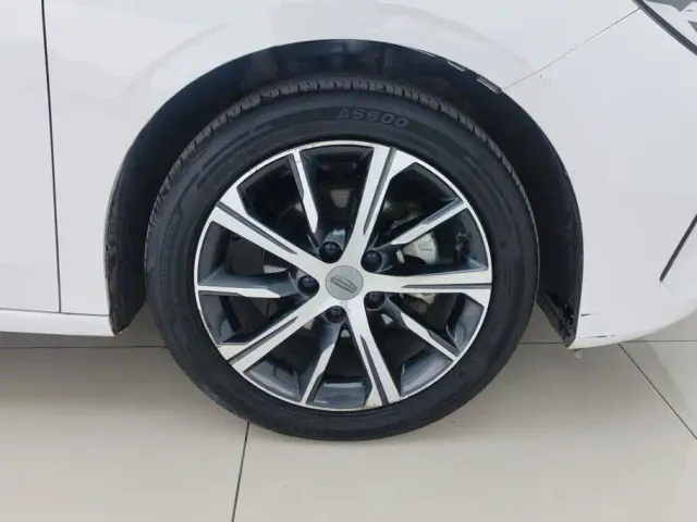 Geely Emgrand — Фото автомобиля 6