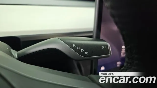 Tesla Model Y — Фото автомобиля 9