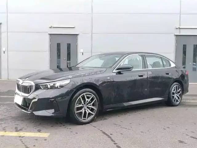 Фотография автомобиля — BMW i5