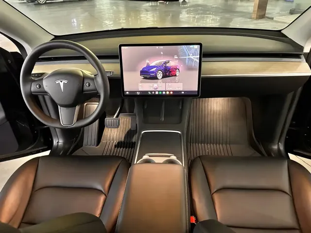 Tesla Model Y — Фото автомобиля 9