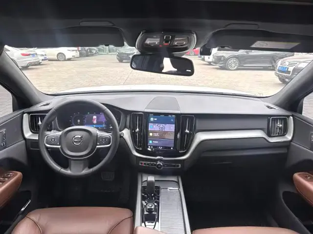 Volvo XC60 — Фото автомобиля 5