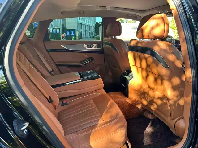 Hongqi H9 — Фото автомобиля 18