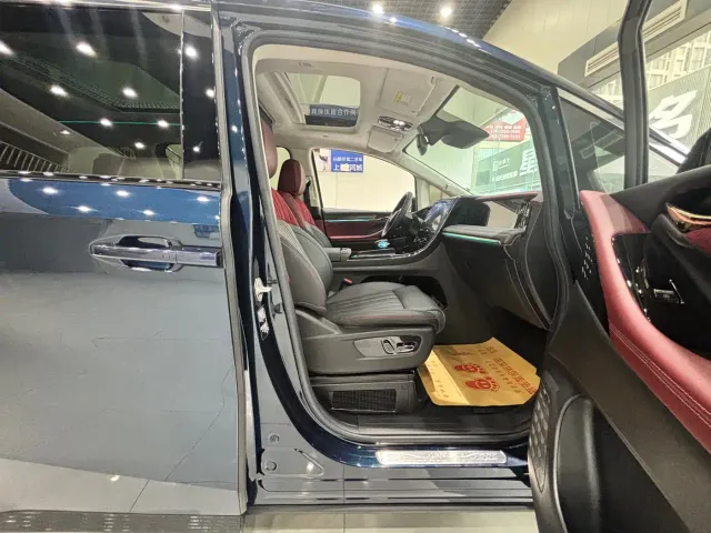 GAC Trumpchi E9 — Фото автомобиля 15