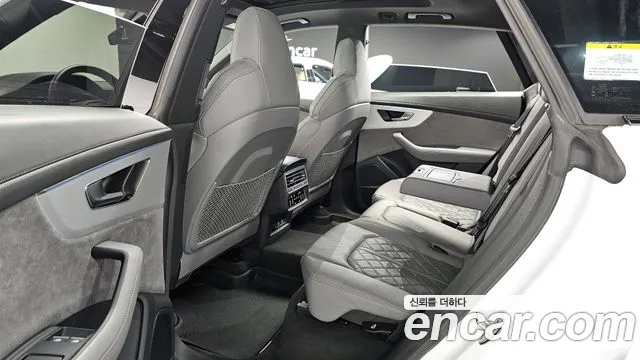 Audi Q8 55 TFSI quattro Premium — Фото автомобиля 10