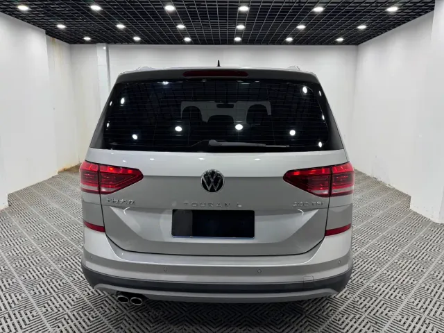 Volkswagen Touran — Фото автомобиля 8