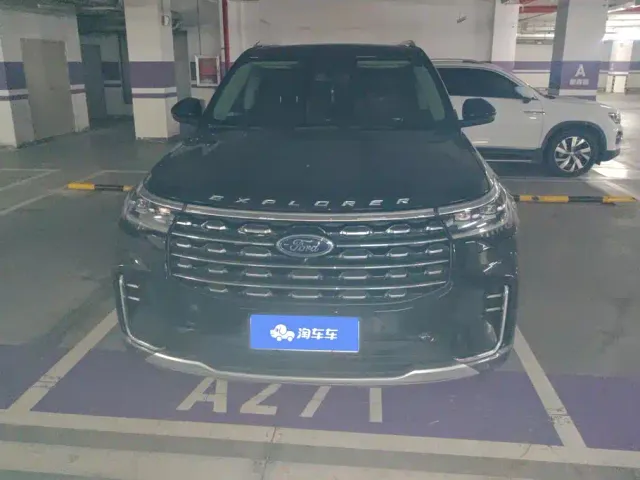Ford Explorer — Фото автомобиля 2