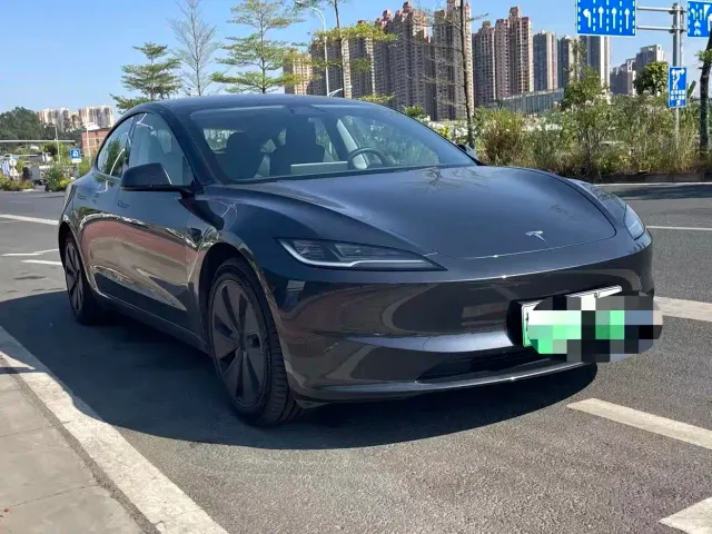 Tesla Model 3 — Фото автомобиля 3