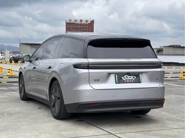 Li Auto i8 — Фото автомобиля 4