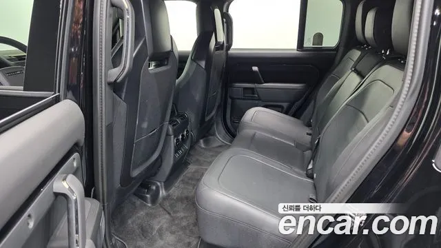 Land Rover Defender — Фото автомобиля 12