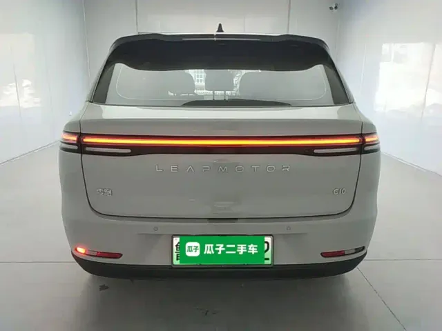 Leapmotor C10 — Фото автомобиля 5