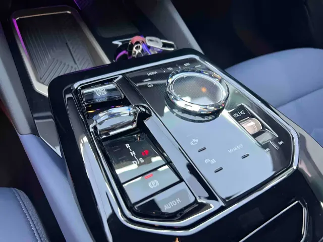 BMW 5 Series — Фото автомобиля 15