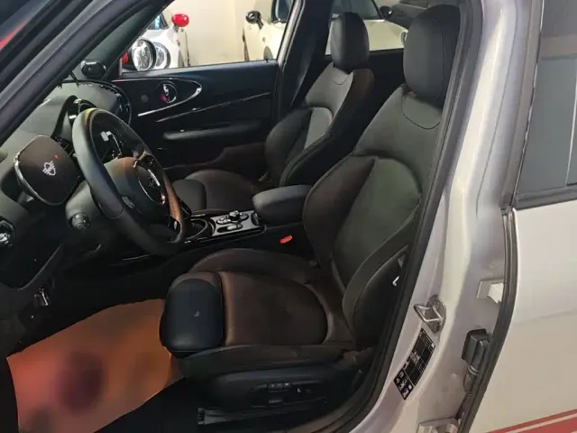 MINI JCW CLUBMAN — Фото автомобиля 14