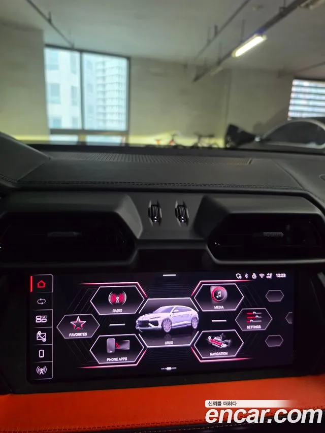 Lamborghini Urus — Фото автомобиля 8