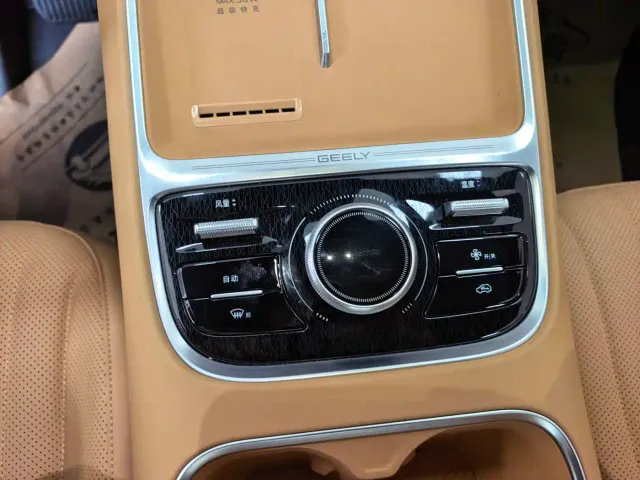 Geely Galaxy Starship 7 EM-i — Фото автомобиля 11