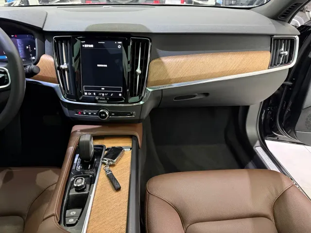 Volvo S90 — Фото автомобиля 15