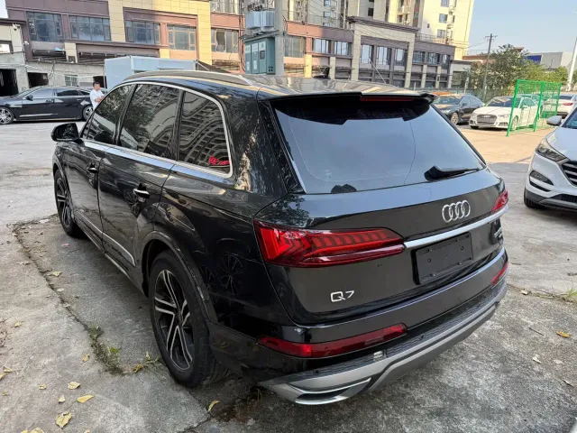 Audi Q7 — Фото автомобиля 8