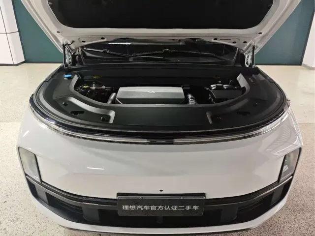 Li Auto L8 — Фото автомобиля 3