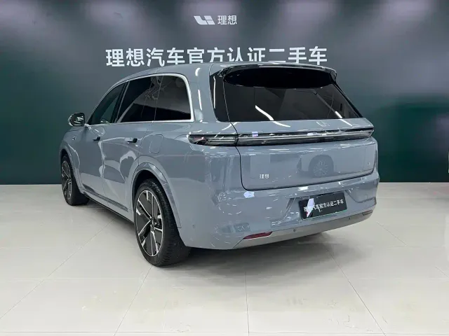 Li Auto L8 — Фото автомобиля 24