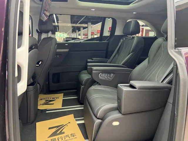 Xpeng X9 — Фото автомобиля 7