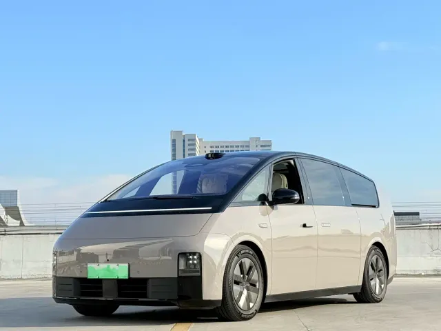 Фотография автомобиля — Li Auto MEGA