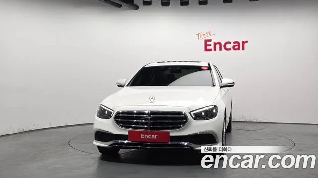 Mercedes-Benz E-Class — Фото автомобиля 3