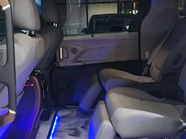 Toyota Granvia — Фото автомобиля 12