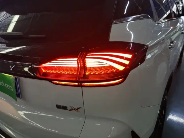 Geely Boyue — Фото автомобиля 7