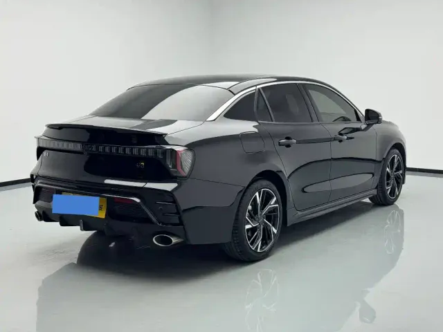 Lynk & Co 03 — Фото автомобиля 4