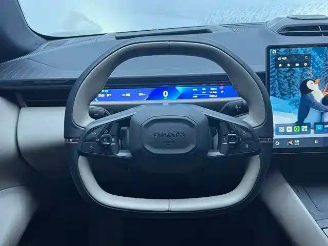 Lynk & Co Z10 — Фото автомобиля 11