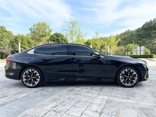 BMW 5 Series — Фото автомобиля 7